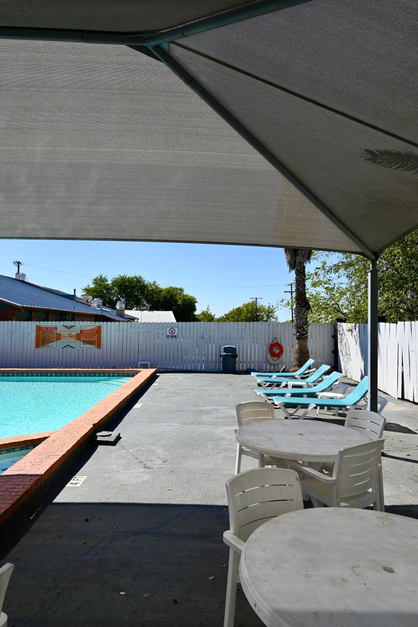 Howard Johnson By Wyndham Near Schlitterbahn New Braunfels Exterior foto
